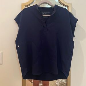 Figs split collar top